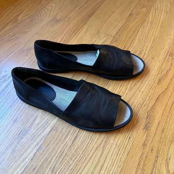 VINCE Leather Peep Toe Flats - Picture 2 of 6